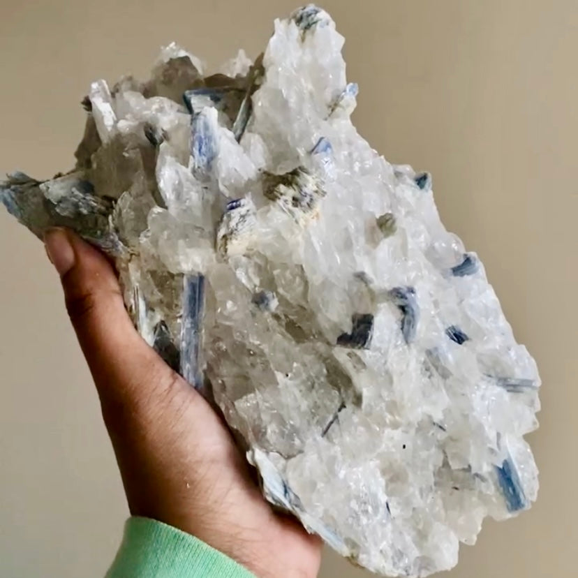 BLUE KYANITE (large)