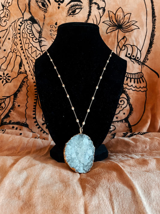 GOLD GEODE CHAIN