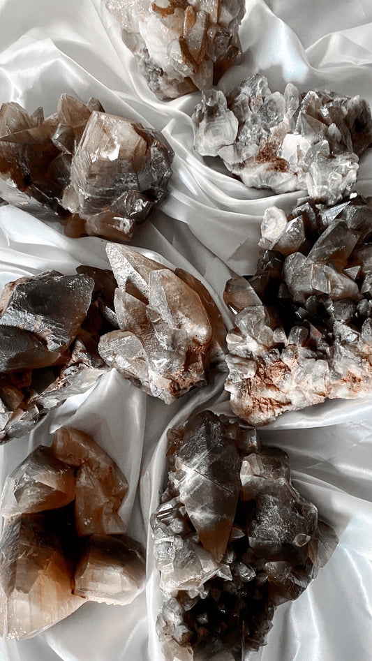 ANUBIS TOOTH Calcite (large)
