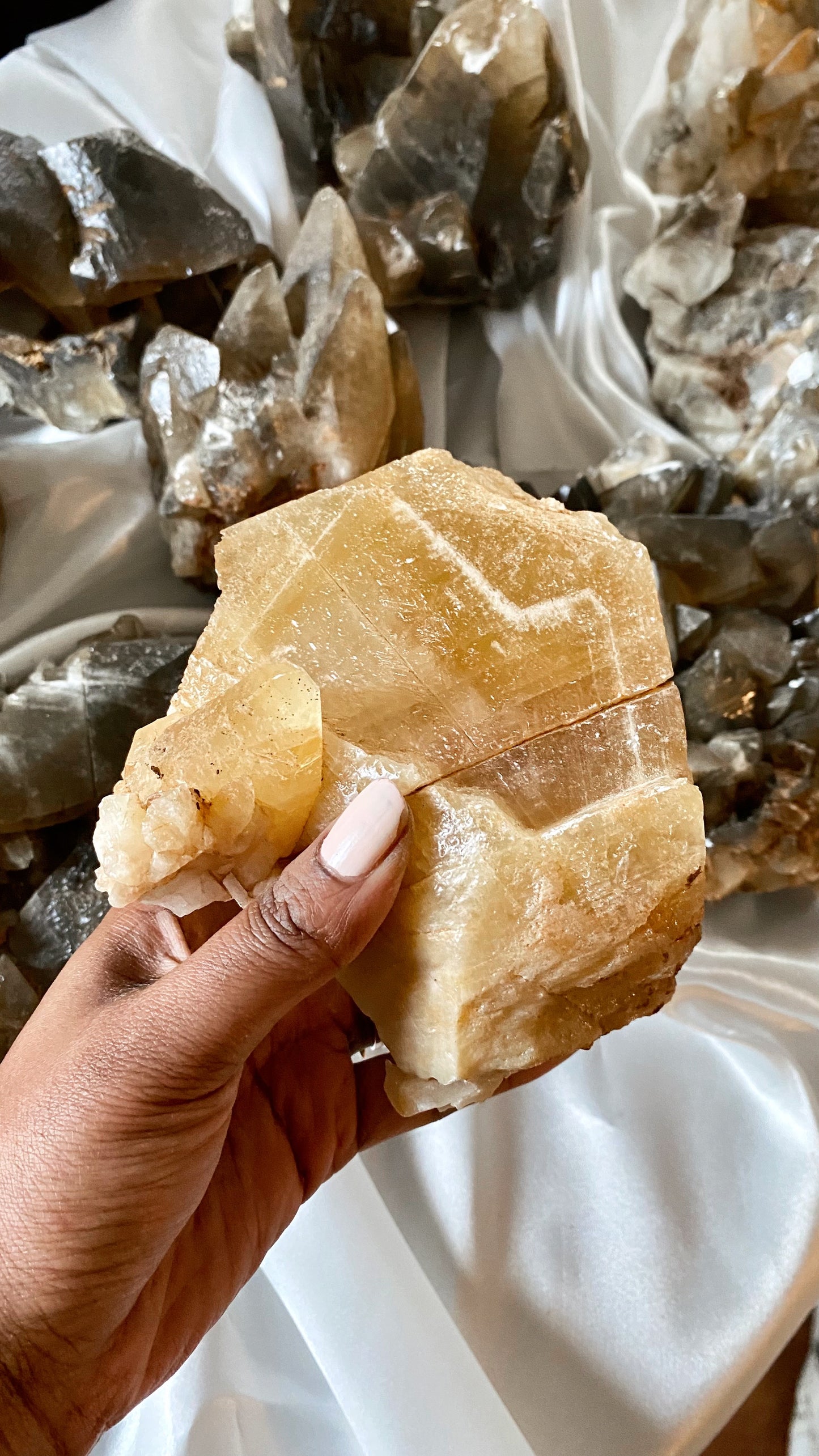 ANUBIS TOOTH Calcite (large)
