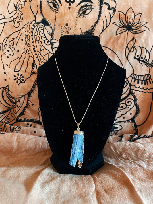 BLUE KYANITE Chain