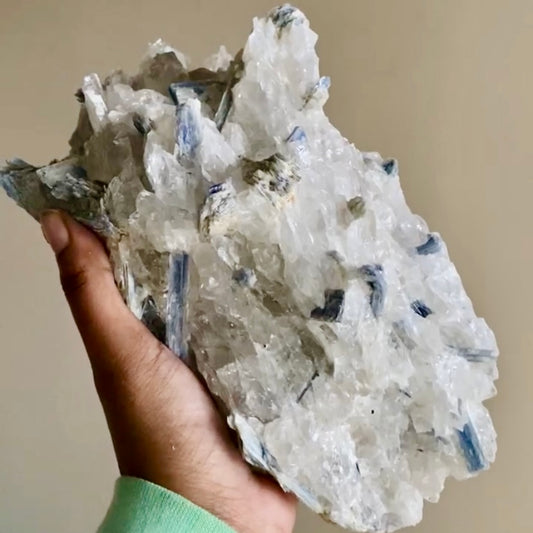 BLUE KYANITE (large)