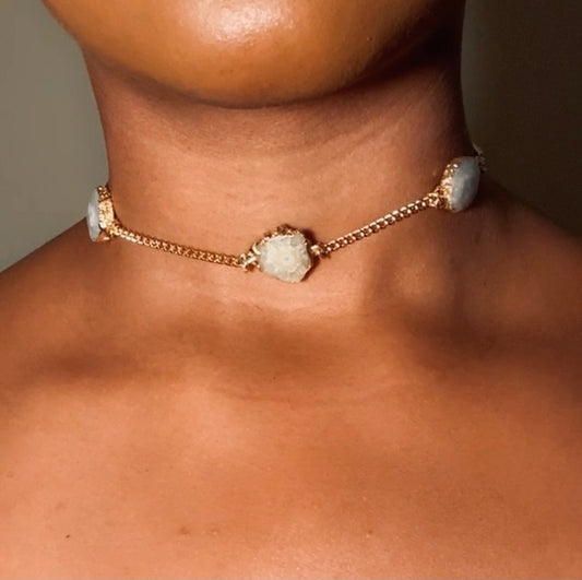 WHITE AGATE CHOKER