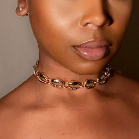 COWRIE SHELL CHOKER